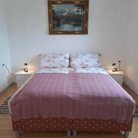 Keller's An Der Saale Apartment